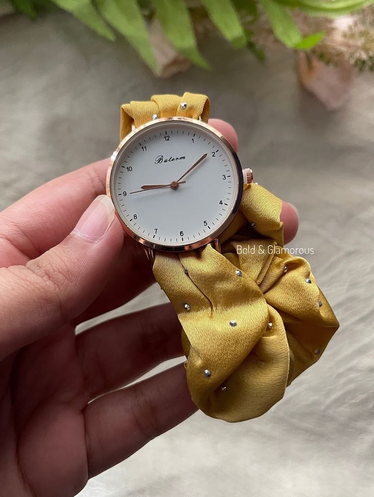 Elegant Scrunchie Strap Women's Watch –